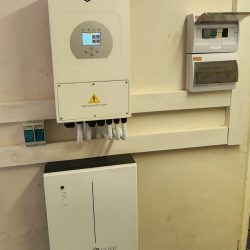 Sunsynk 5KW inverter and 5.32kwh Battery